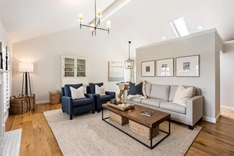 MLS: ML82052113