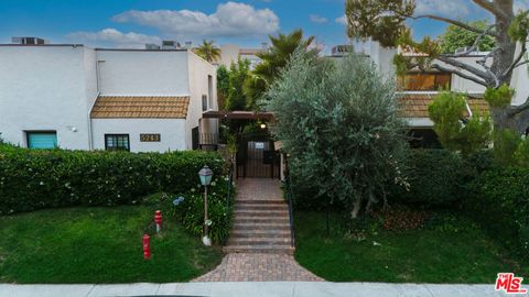 Photo of 5243 Yarmouth Avenue #31, Encino, CA 91316 (MLS # 26834899)
