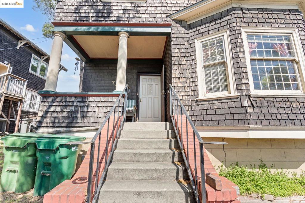 Edwardian Home near Lake Merritt and Park Blvd. Large house with Potential in Finished Basement. Full Attic is 6ft + Ceiling. Beautiful Original Hardwood Details Thoroughout Home. Kitchen Island Perfect for Dining and Sharing Cooking Experience.