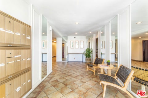Photo of 165 N SWALL Drive #204, Beverly Hills, CA 90211 (MLS # 26929199)