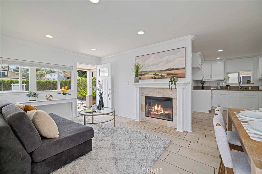 744 W 20th