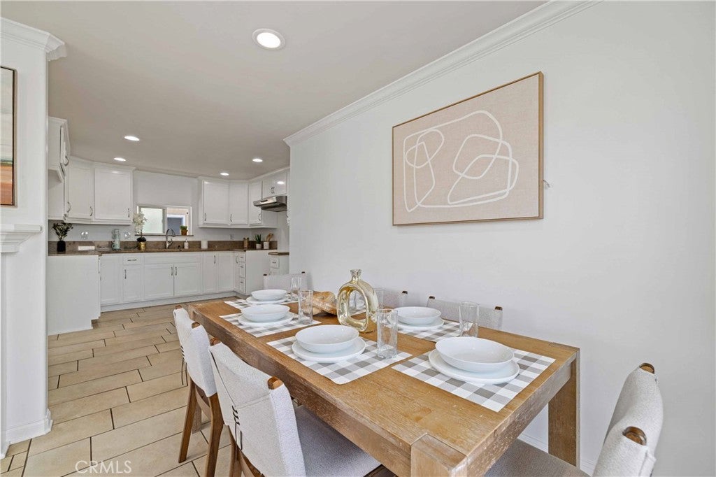 744 W 20th