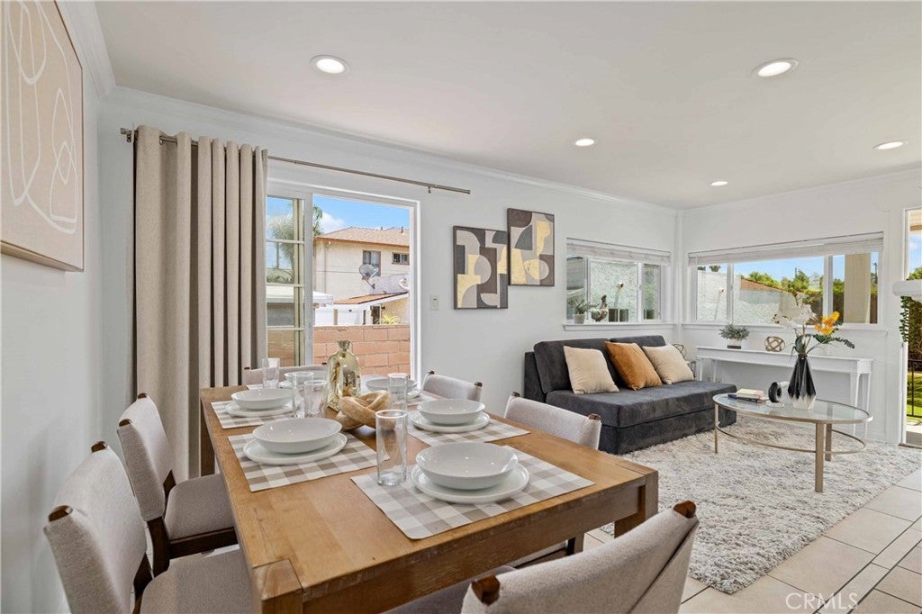 744 W 20th