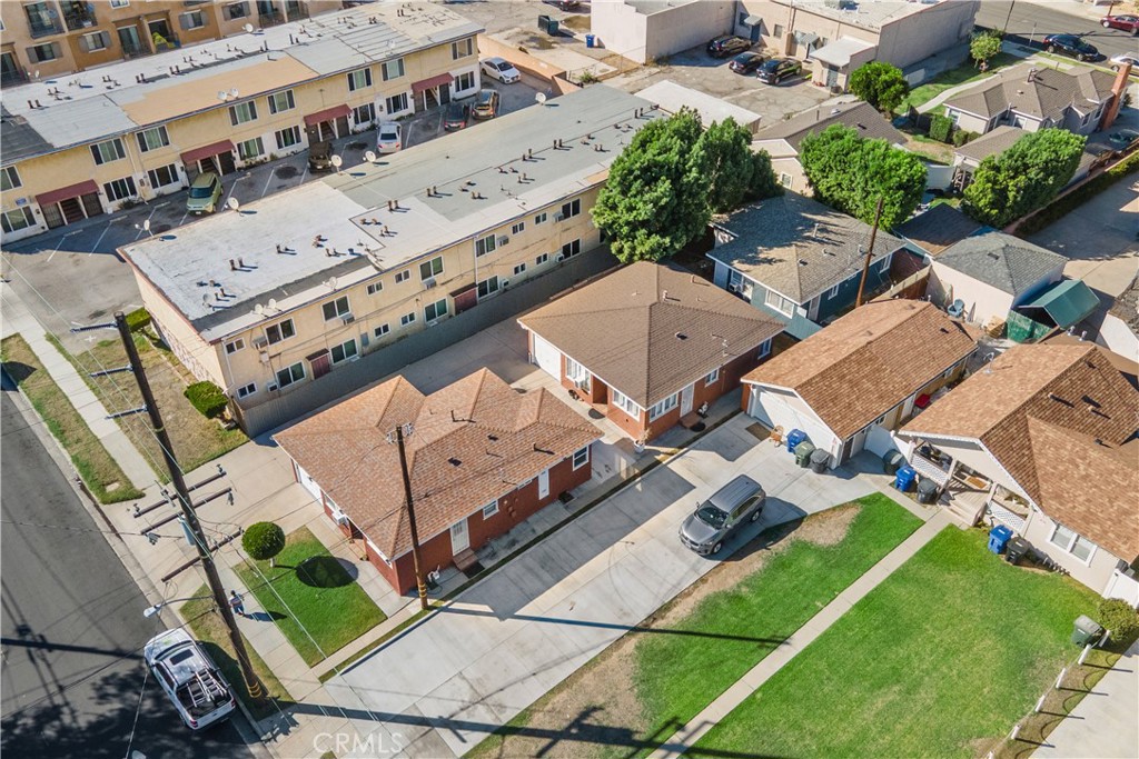 9833 Walnut