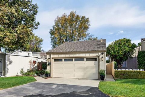 Photo of 300 Ridgemark Drive, Hollister, CA 95023 (MLS # ML82034256)