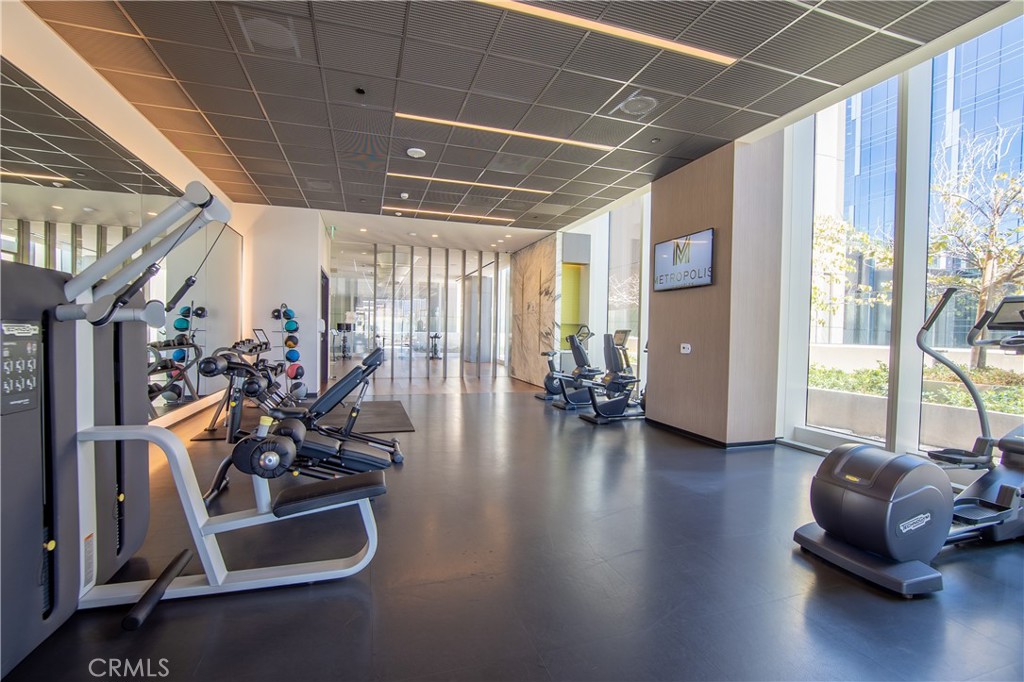 889 Francisco Street 2901