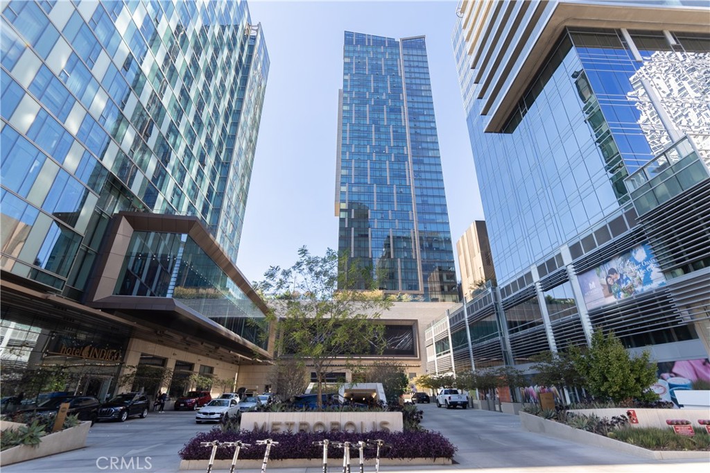 889 Francisco Street 2901