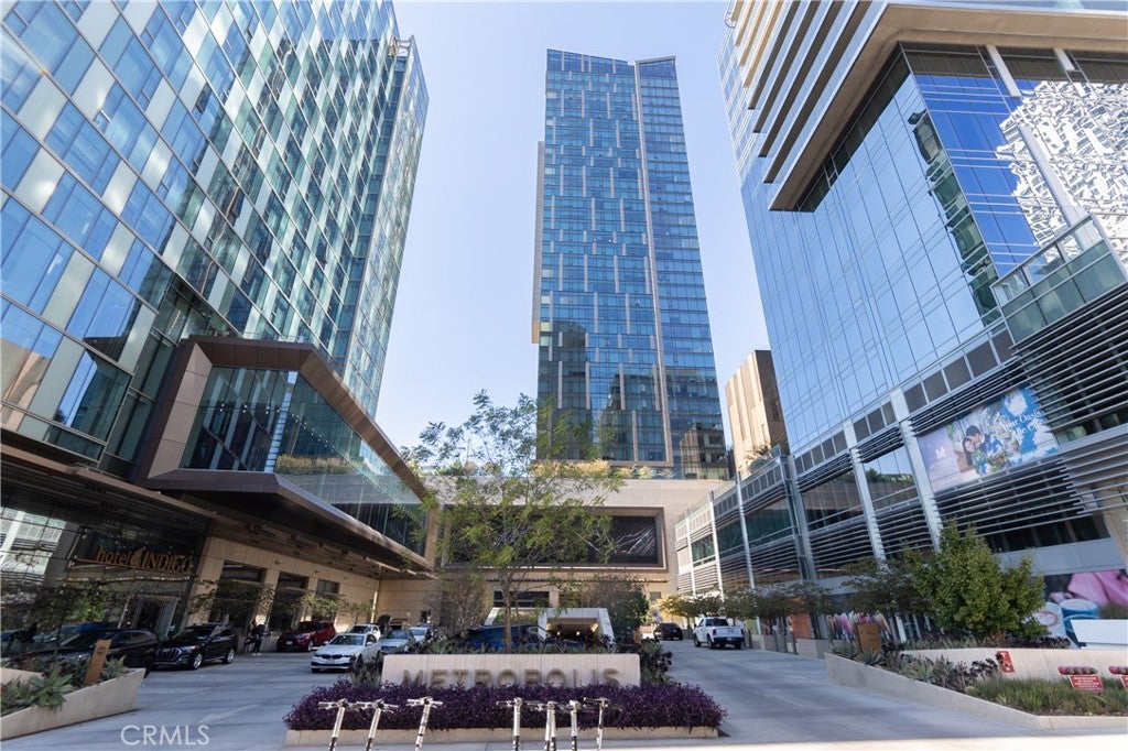 889 Francisco Street 2901