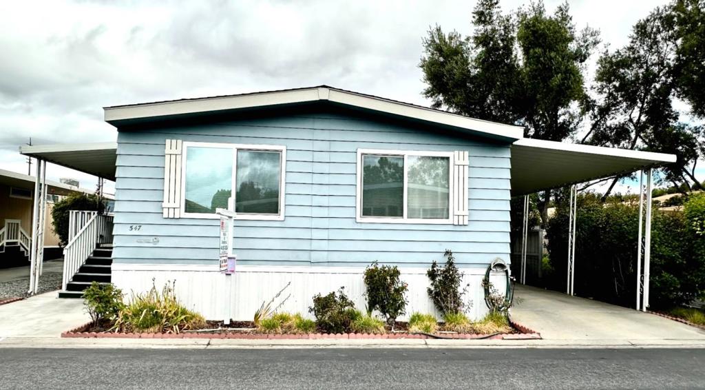 Gorgeous and spacious 3-bedroom, 3-bathroom home with 1,560 square feet located in the vibrant city of San Jose offers a seamless blend of comfort and functionality. The kitchen is a culinary enthusiast's delight, featuring an electric stove/oven, granite countertops, a dishwasher, garbage disposal, microwave, and refrigerator. The property features laminate and linoleum flooring throughout, offering both durability and style. Convenience is key with an in-unit washer and dryer, making laundry a breeze. This home offers essential amenities for a comfortable lifestyle. Ideal for those seeking a well-rounded living experience in a prime location. Low Space Rent!