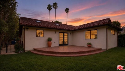 Photo of 14655 Morrison Street, Los Angeles, CA 91403 (MLS # 26914471)