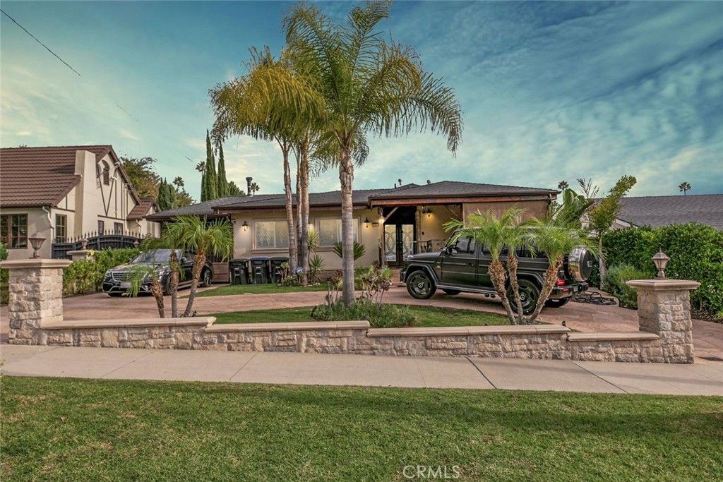 Photo of 1456 Western Avenue, Glendale, CA 91201 (MLS # GD25241341)