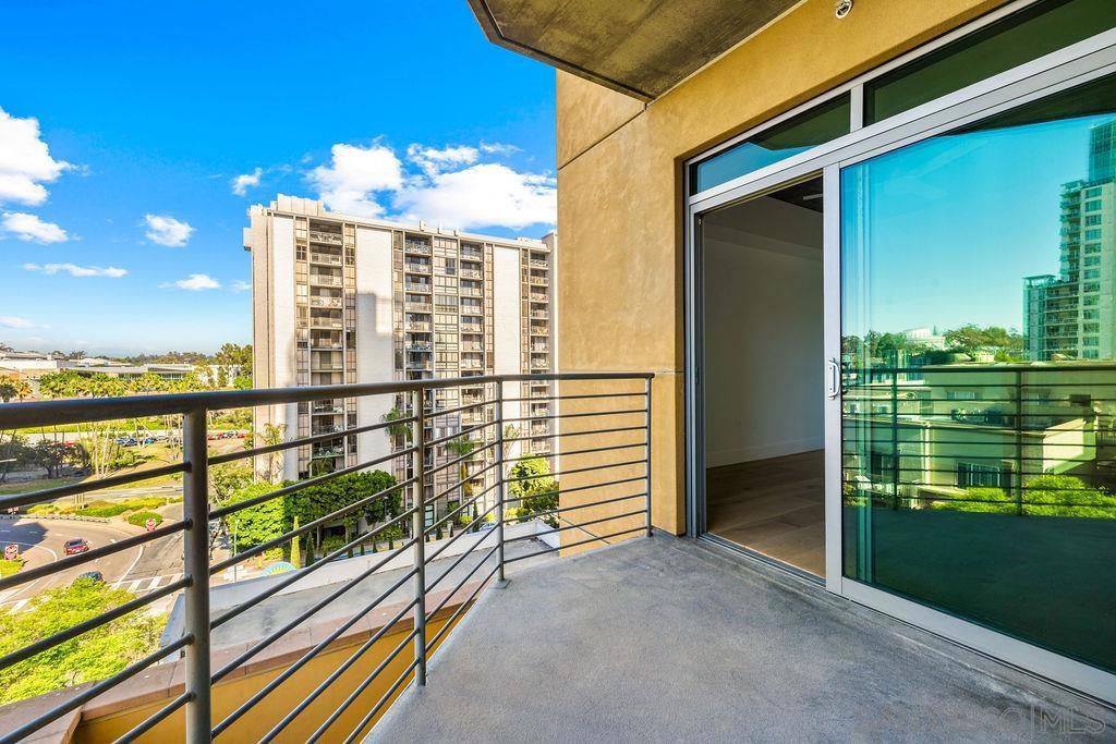 801 Ash St 402