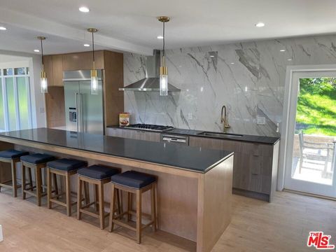 Photo of 15434 Mulholland Drive, Los Angeles, CA 90077 (MLS # 25544807)