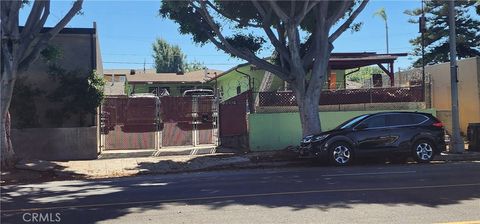 Photo of 2930 W Florence Avenue, Los Angeles, CA 90043 (MLS # DW25200038)