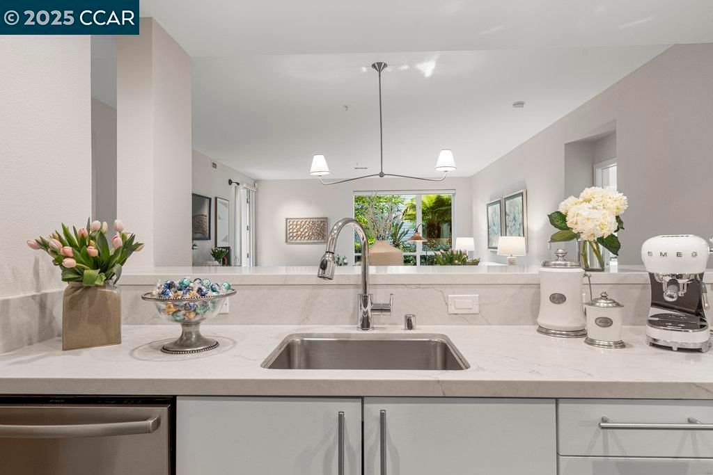 listing image 130727898372579570902