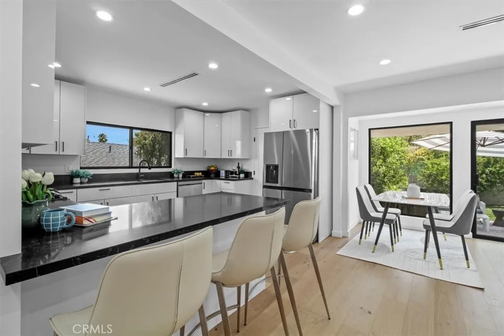 Tarzana, California 91356, United States, 3 Bedrooms Bedrooms, ,2 BathroomsBathrooms,Residential,Active,80743