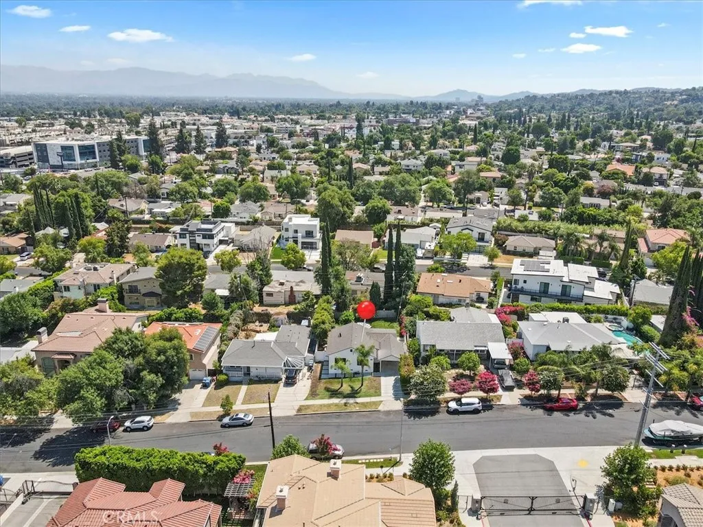 Tarzana, California 91356, United States, 3 Bedrooms Bedrooms, ,2 BathroomsBathrooms,Residential,Active,80743