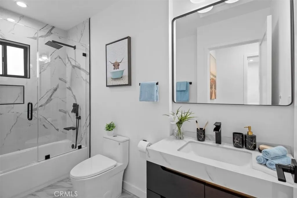 Tarzana, California 91356, United States, 3 Bedrooms Bedrooms, ,2 BathroomsBathrooms,Residential,Active,80743