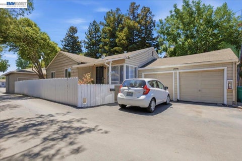 Photo of 882 W Tennyson Rd RD, Hayward, CA 94544 (MLS # 41135743)