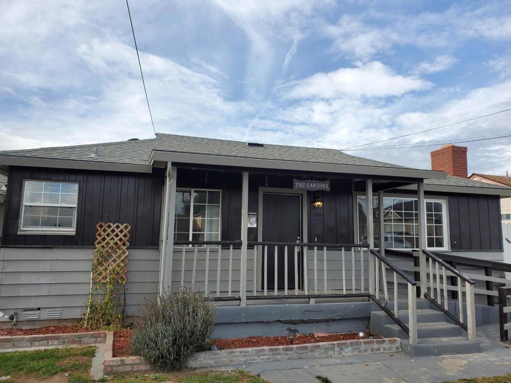 JUST REDUCED $20,000 Seller wants to sell it quickly. Great Starter home or investment in Salinas. Two bedroom - one bath home on a large approx. 6,700 sq.ft lot, large backyard, new flooring and paint.