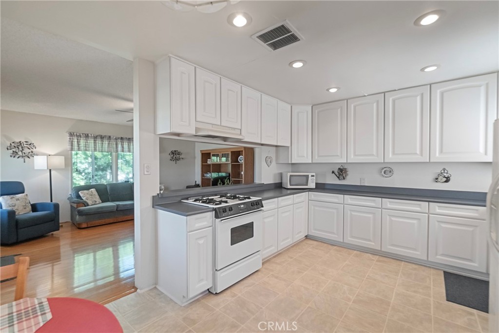 11520 Liggett