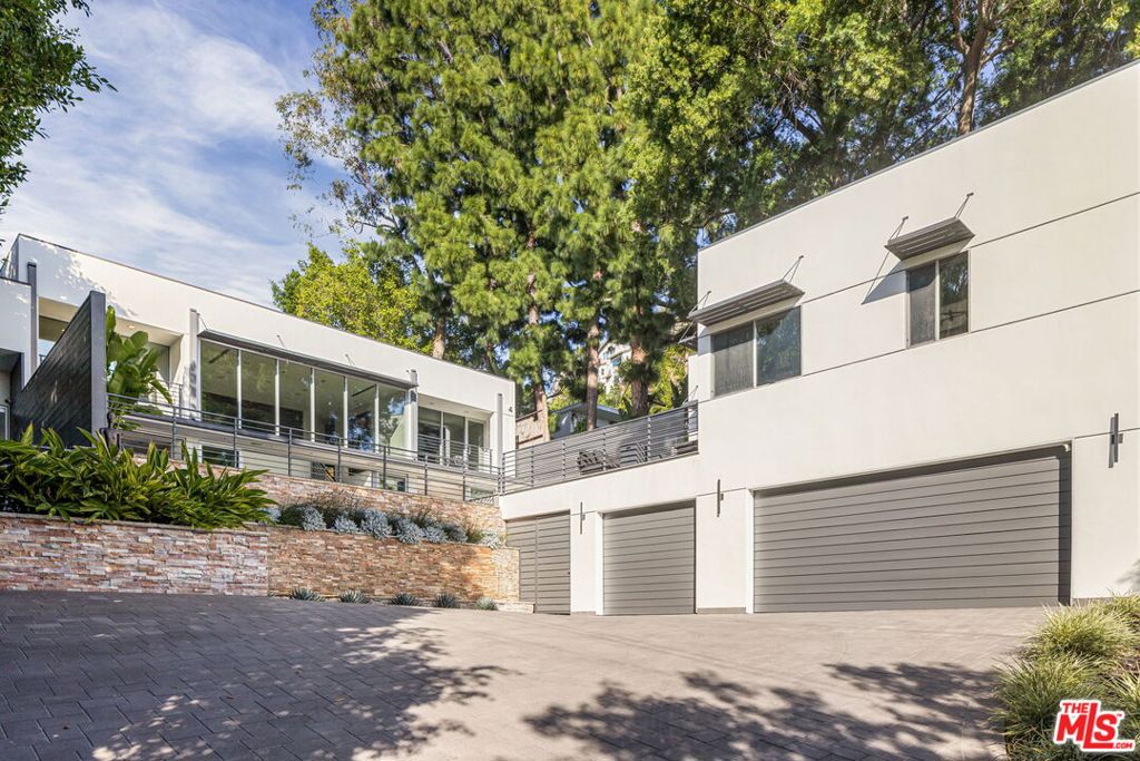 1545 Sunset Plaza Drive