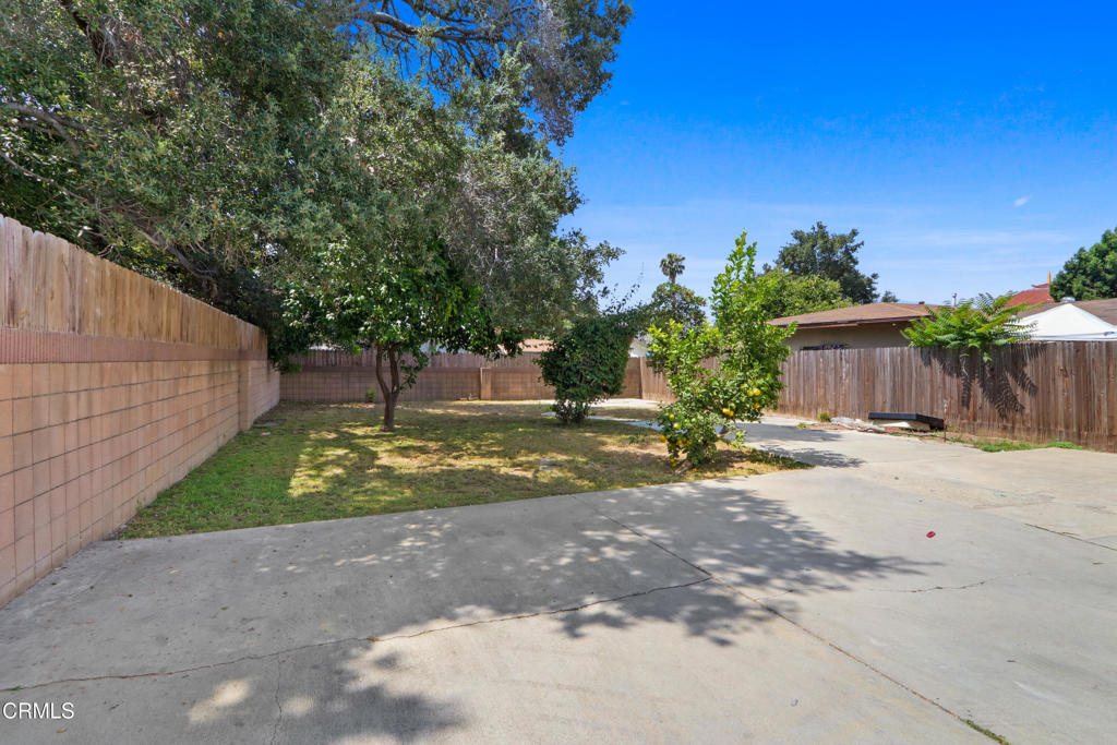 404 E El Monte Street