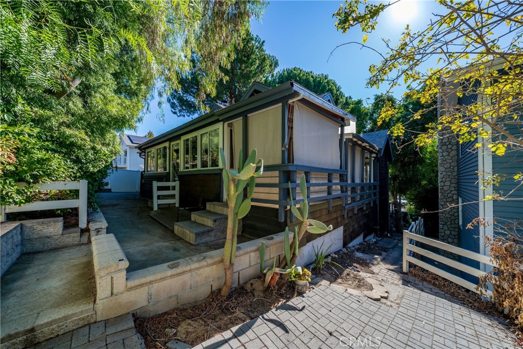 Village (TV) - Residential