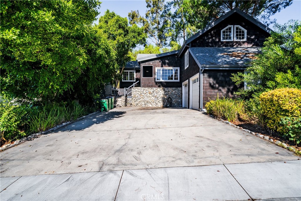 Village (TV) - Residential