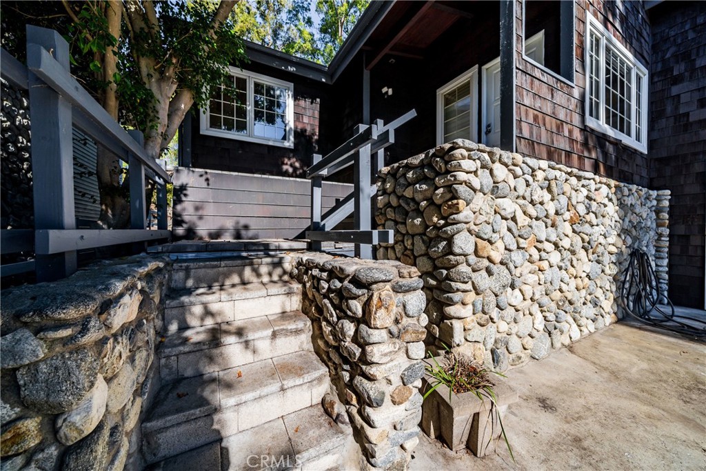 Village (TV) - Residential