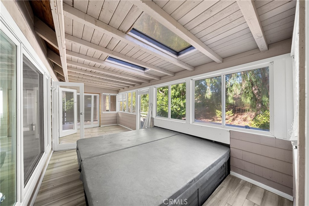 Village (TV) - Residential