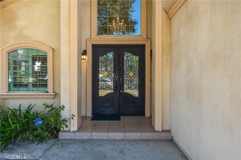 6522 N Golden West