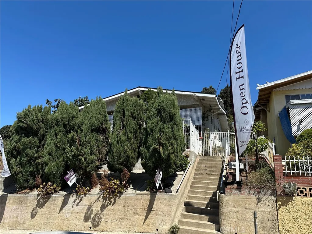 Los Angeles, California 90026, United States, 3 Bedrooms Bedrooms, ,2 BathroomsBathrooms,Residential,Active,231647