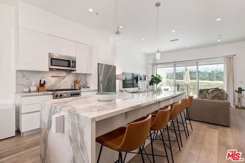 Photo of 957 Figueroa Terrace #313, Los Angeles, CA 90012 (MLS # 26713239)