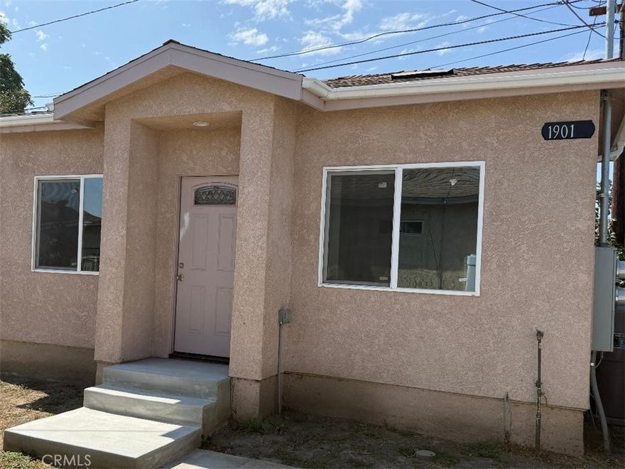 Move-in Ready ADU!

This fully furnished 1-bedroom, 1-bath Accessory Dwelling Unit with its own separate address offers modern comfort and privacy. Features include a spacious private bath, fully equipped kitchenette, dining area, an efficient A/C split system, and WiFi included for your convenience. Perfectly located just 20 minutes from Downtown LA, SoFi Stadium, The Forum, and local beaches. A stylish urban hideaway with comfort and accessibility at its core—ideal for independent living close to the city. Main house address is 1903