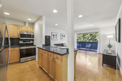 Photo of 650 Alamo Court #5, Mountain View, CA 94043 (MLS # ML82025562) Photo of 650 Alamo Court #5, Mountain View, CA 94043 (MLS # ML82025562)