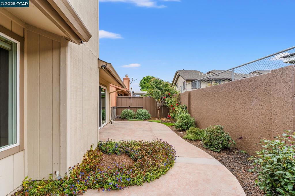 FLORESTA VILLAS - Residential