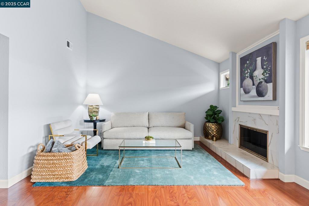 FLORESTA VILLAS - Residential