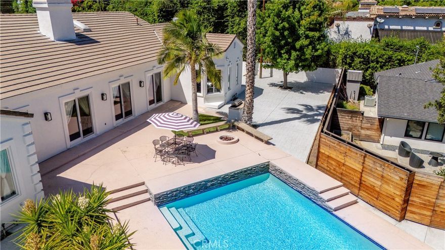 Exquisite one level home in quit street. South of Ventura Blvd, circular drive way, double door opens to formal entry, light, bright and open floor plan, new laminate flooring with an gorgeous fire place dividing the living and family room, three sliding doors opening to resort-style entertaining back yard with huge pool, Jacuzzi and fire pit w/wrap around sitting areas. Updated kitchen with granite counter top and large breakfast nook. The master suite features an additional fireplace and two walking closet, in addition built-outs and a spa-style bath tub. Each bedroom with private full bathroom. Wonderful home in one of Tarzana's prime street and close to Ventura Blvd.