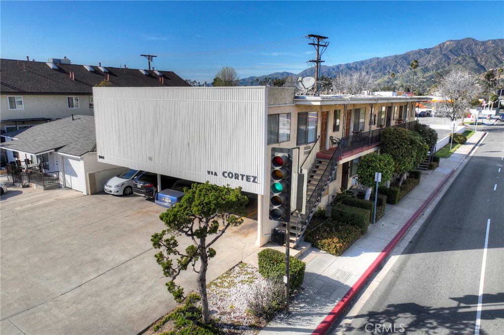 The Doran Street Apartments is located in the heart of the highly desirable city of Glendale. The property is situated just minutes from the delectable
restaurants and luxury shopping available at the Americana at Brand and the Glendale Galleria. The building also offers nearby access to the 134
and 5 Freeways, making it just a short distance from its neighboring cities of Burbank, Hollywood and Pasadena. Located on the corner of Doran &
Pacific Avenue, the property is a 7-unit complex featuring a great unit mix. There are three 2 bedroom 1.5 bathroom units and four 1 bedroom 1
bathroom units. All of the units have well utilized floor plans and are very spacious. The property’s prime location in one of Southern California’s most prestige cities creates a unique opportunity for investors. It also features stable tenants and steady cash-flow, making the Doran Street
Apartments the ideal asset.