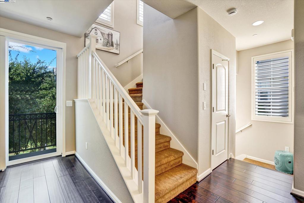 MONTAGE - Residential