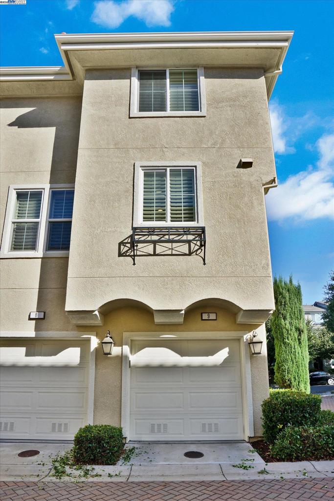 MONTAGE - Residential