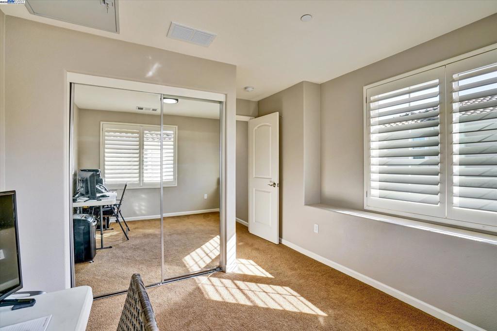 MONTAGE - Residential