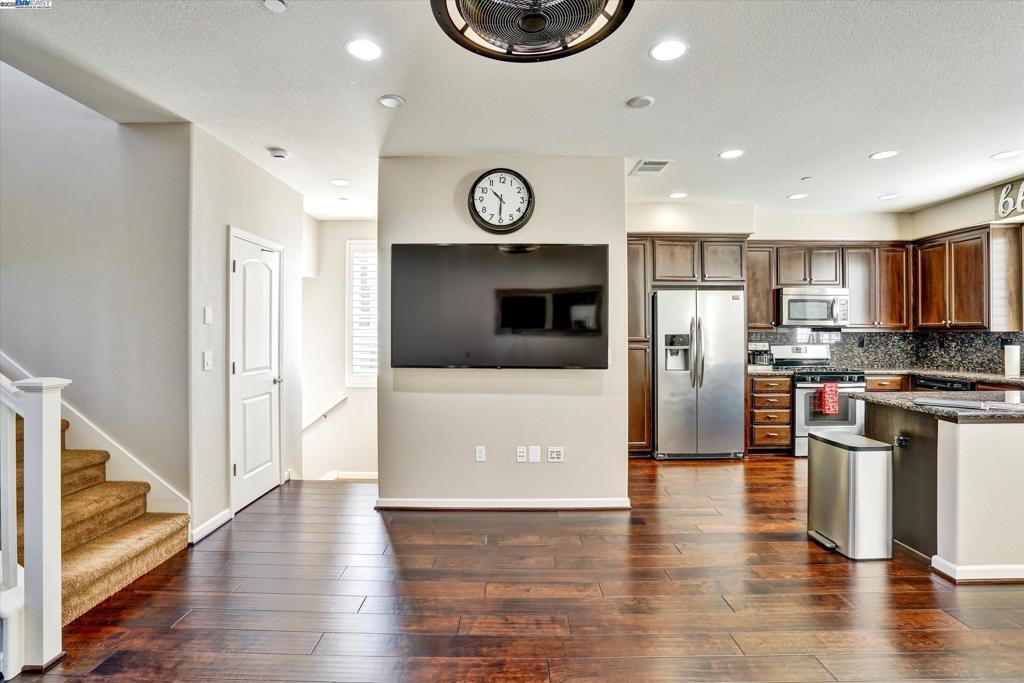 MONTAGE - Residential