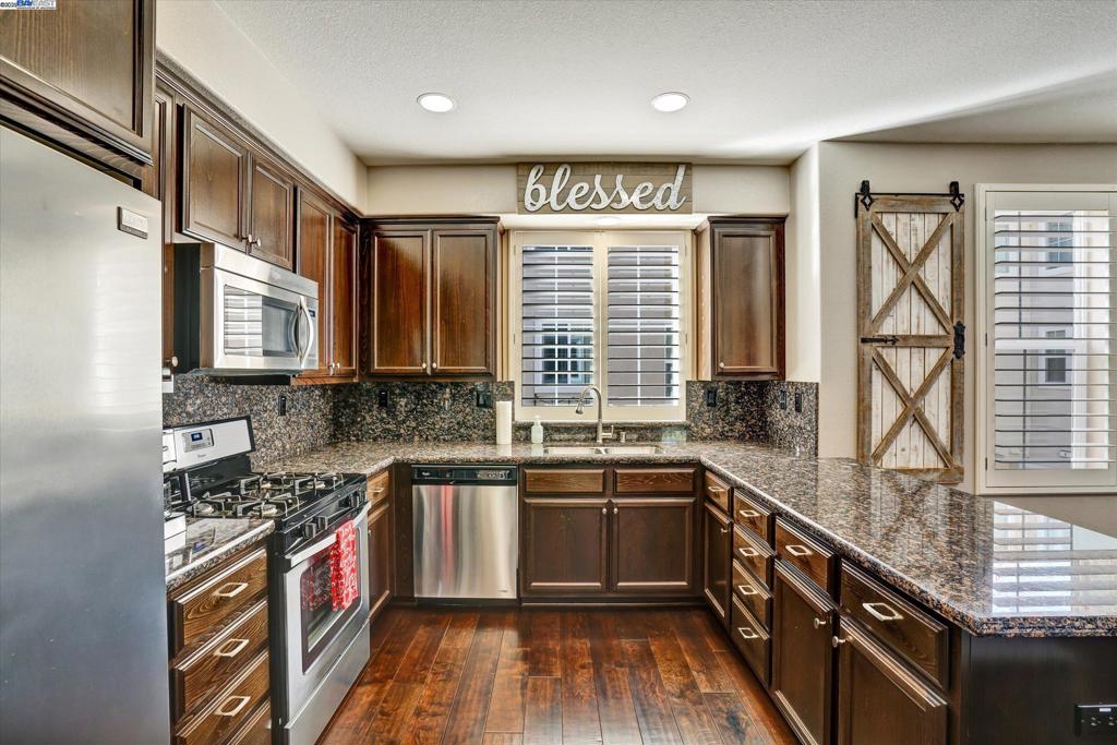 MONTAGE - Residential