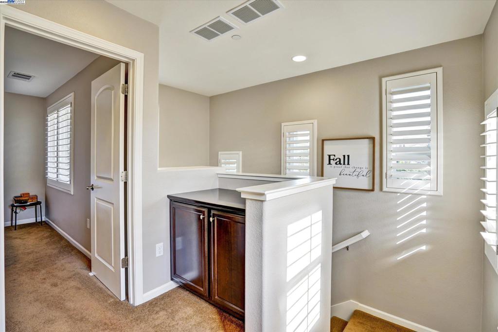 MONTAGE - Residential