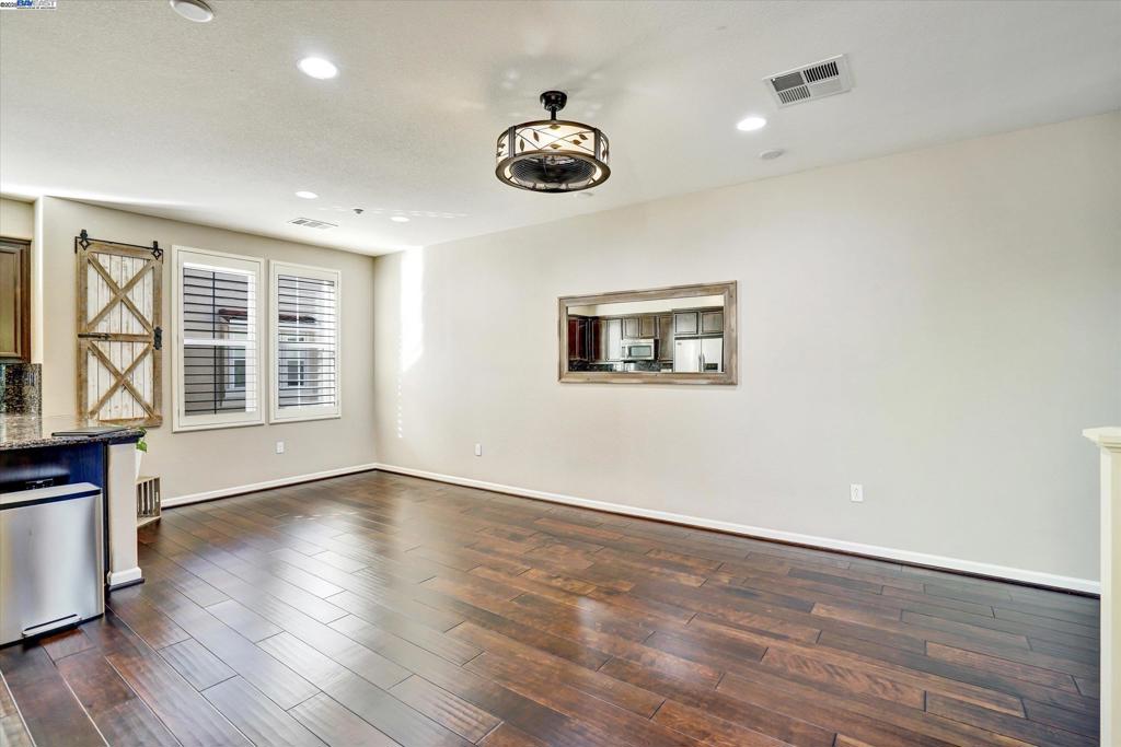 MONTAGE - Residential