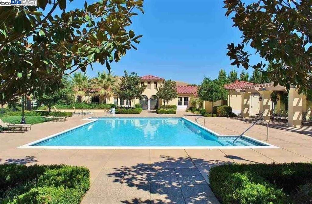 MONTAGE - Residential