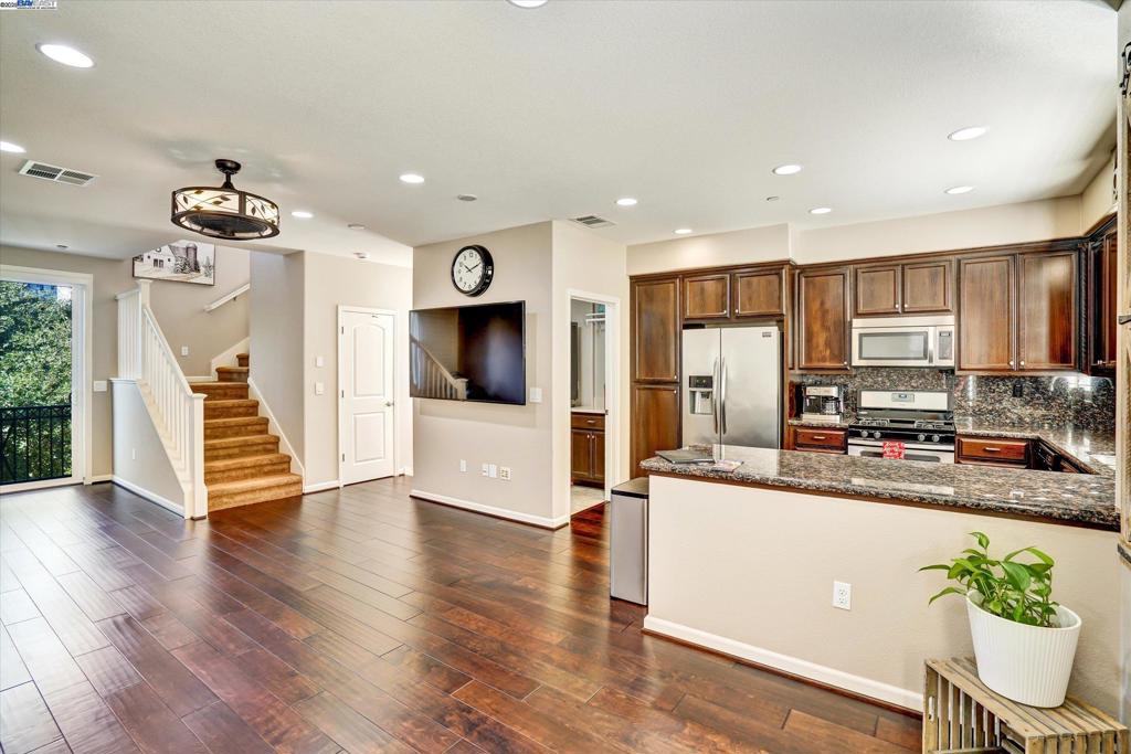 MONTAGE - Residential