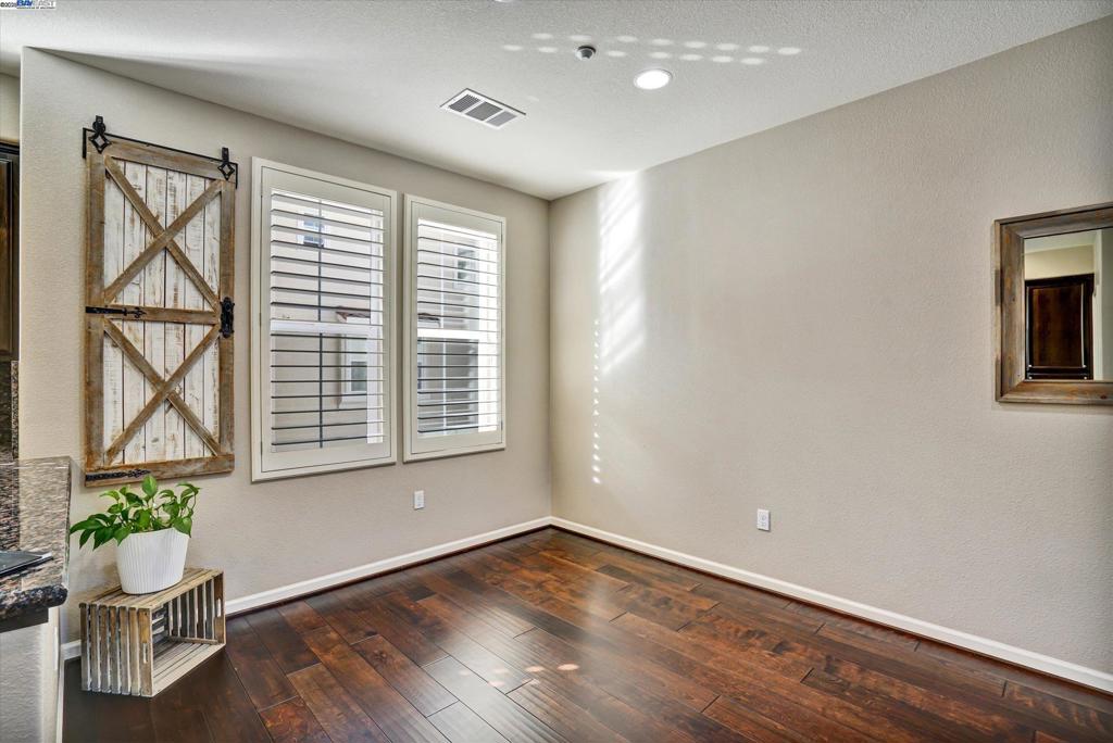 MONTAGE - Residential